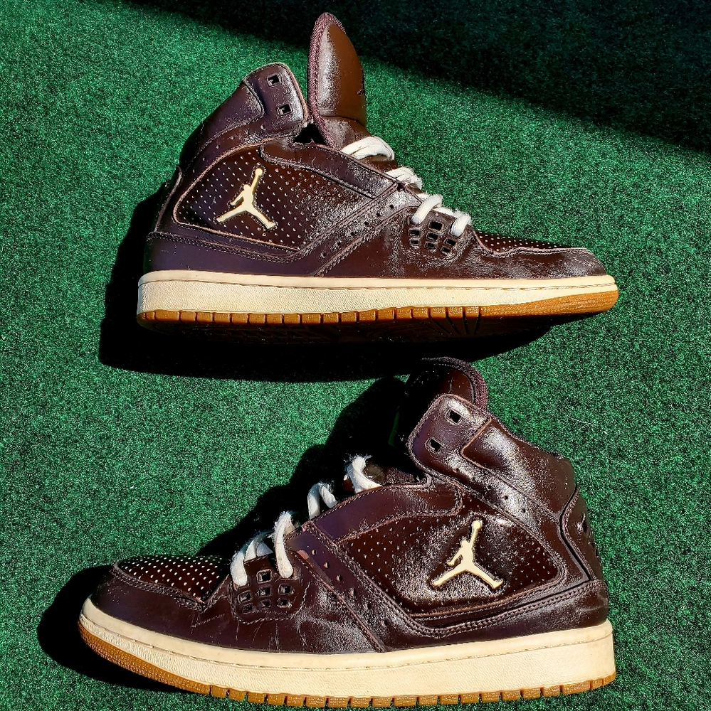 Men's Size 8.5 - Jordan 1 Flight Velvet Brown 372704-210